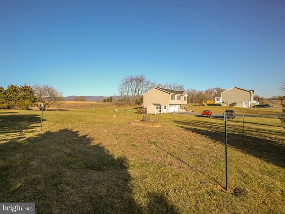 4th image of 340 Sara Ann Avenue