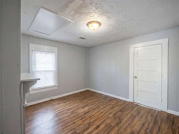 5th image of 110 W Mitchell St