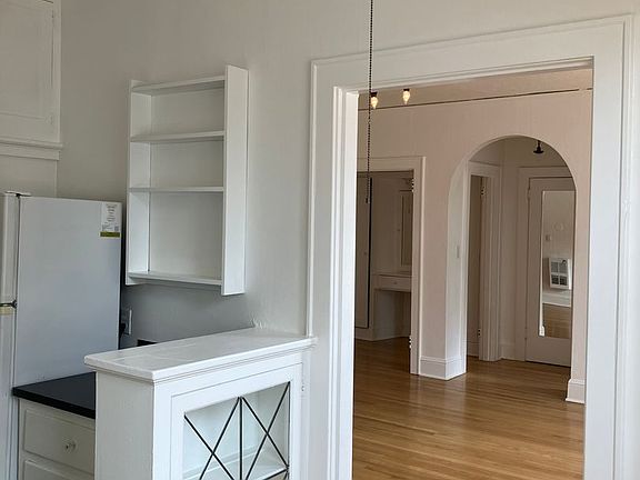 4th image of 3562 SE Harrison St APT 17