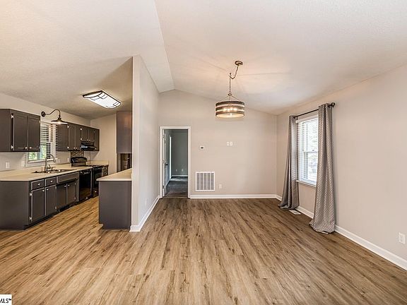 4th image of 322 Pinonwood Dr