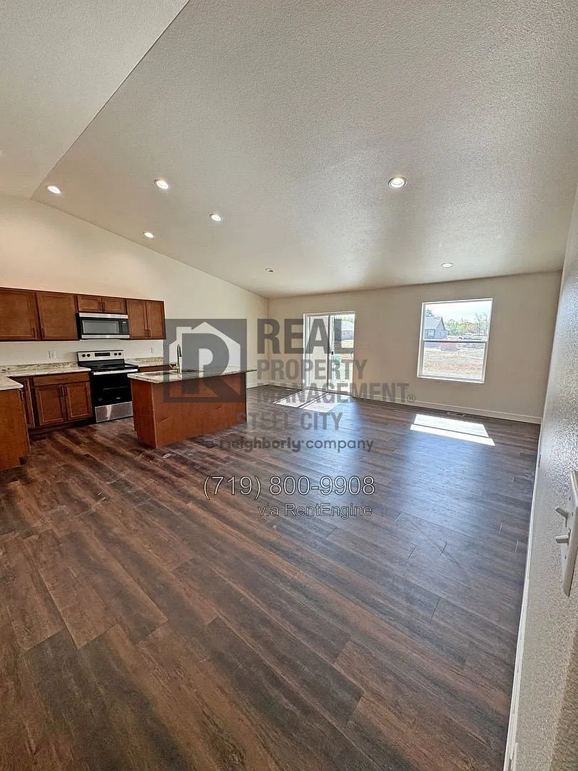 3 bed, 2.0 bath, 1632 sqft, $1,900 — Photo 3