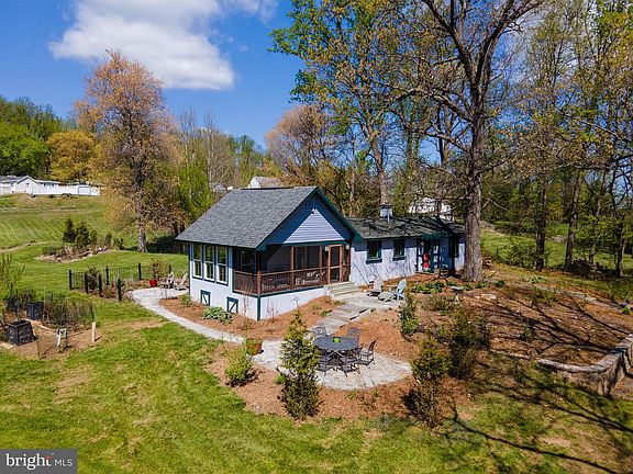 2nd image of 2681 Halfway Rd