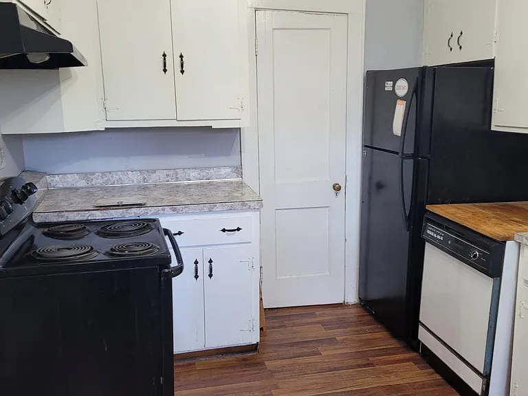 419 Thompson St #A — Photo 2