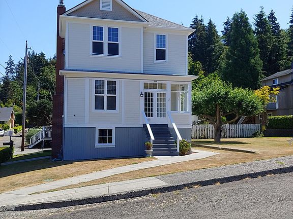 Unit 1 entry and front porch.