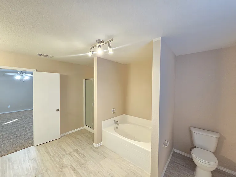 8138 Mossberg Dr — Photo 31