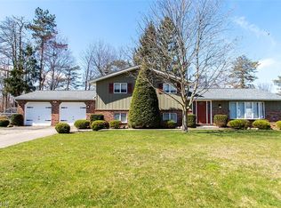 8672 Oxford Dr, Strongsville, OH 44149