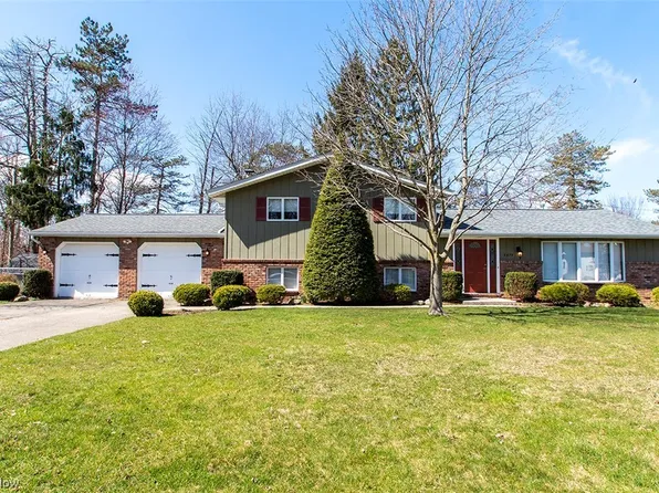 8672 Oxford Dr, Strongsville, OH 44149