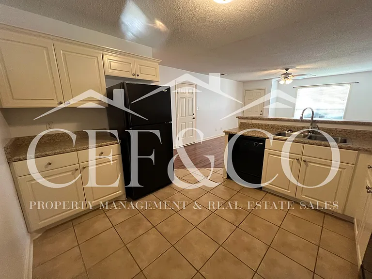 527 Victoria Manor Dr — Photo 10