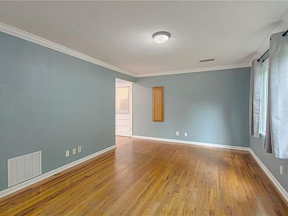 4th image of 7628 Foster St