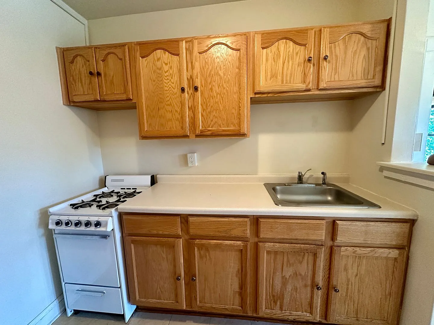 1725 E Park Place — Photo 4
