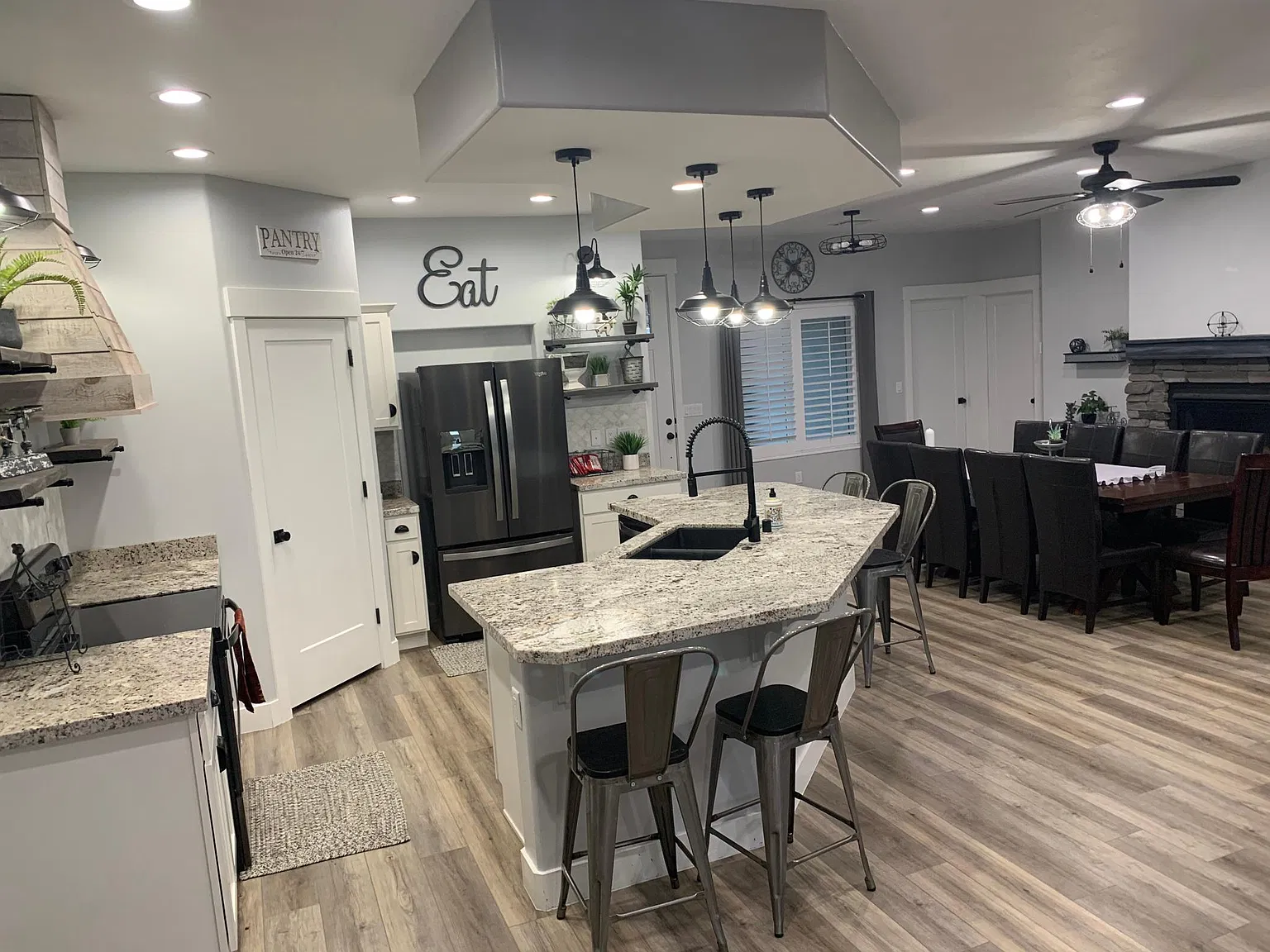 5 bed, 2020 sqft, $2,650 — Photo 2