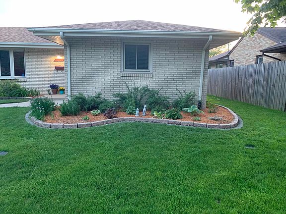 3rd image of 607 Emerson Dr