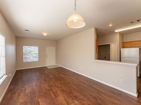4th image of 2825 Southampton Way APT B