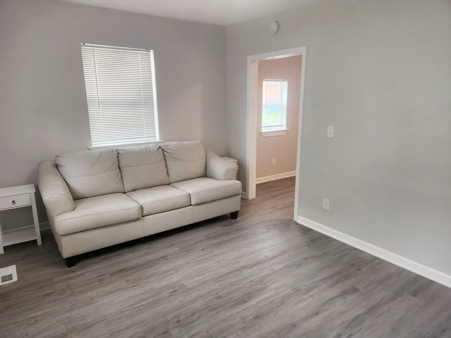 154 S Market St — Photo 4