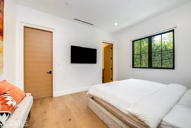 5150 Beeman Ave — Photo 36