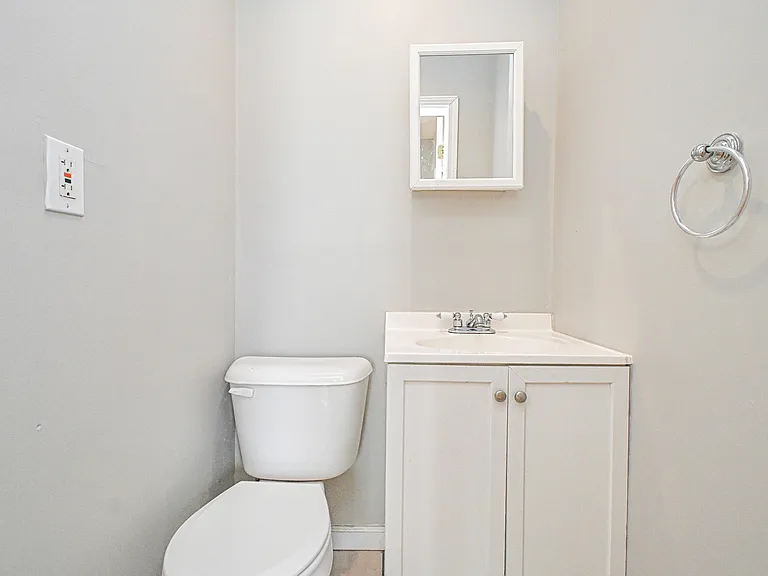4221 Bell St — Photo 21