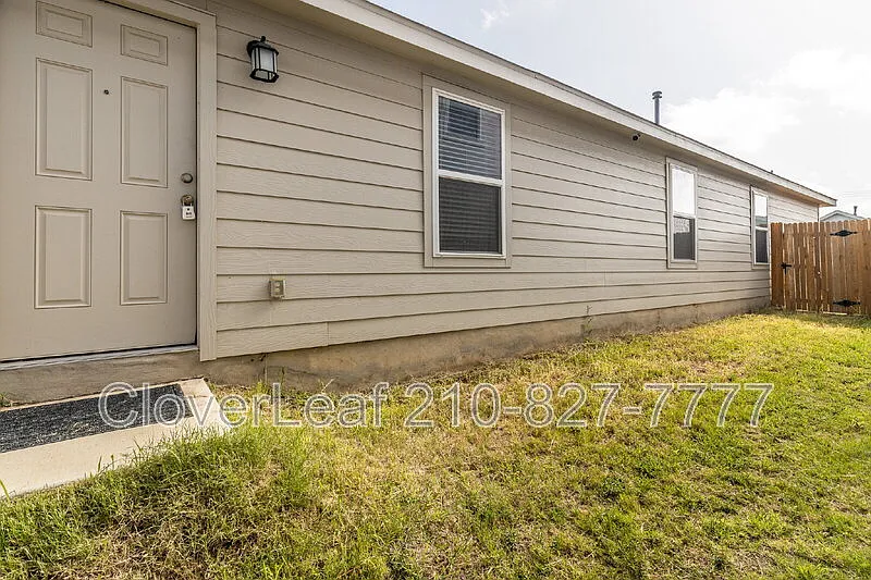 3 bed, 2.0 bath, 1018 sqft, $1,427 — Photo 4