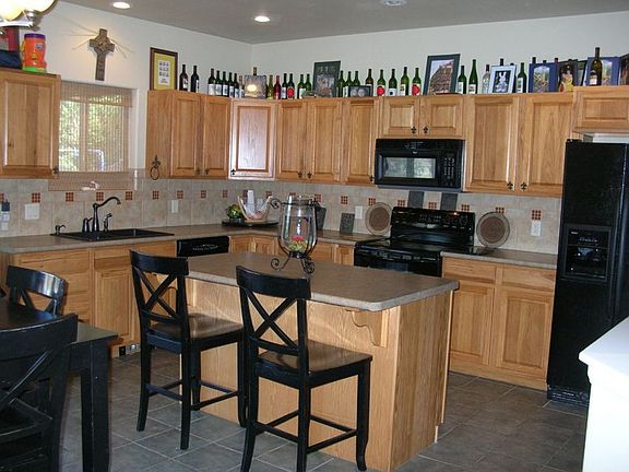 Spacious Kitchen with Breakfast Bar