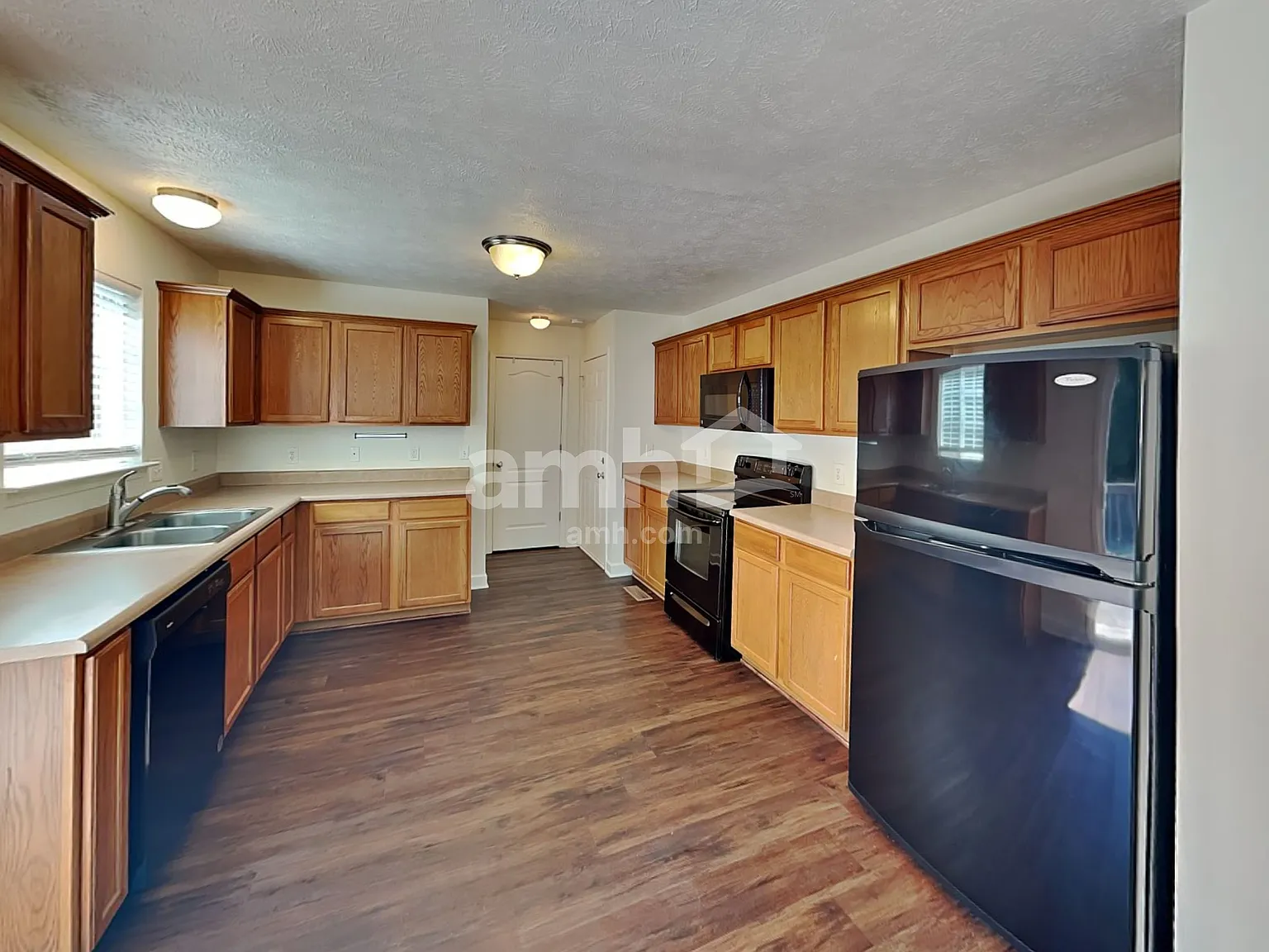 3 bed, 2.5 bath, 2022 sqft, $2,470 — Photo 3