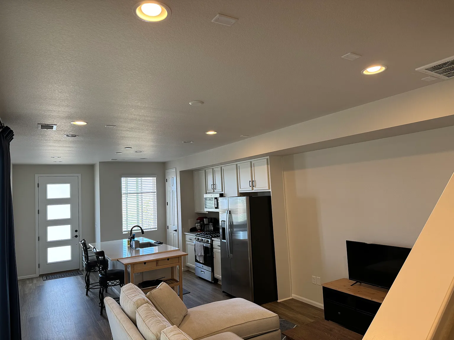 3 bed, 2.5 bath, 1475 sqft, $1,000 — Photo 3