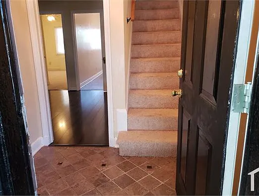 5 bed, 1280 sqft, $2,523 — Photo 2