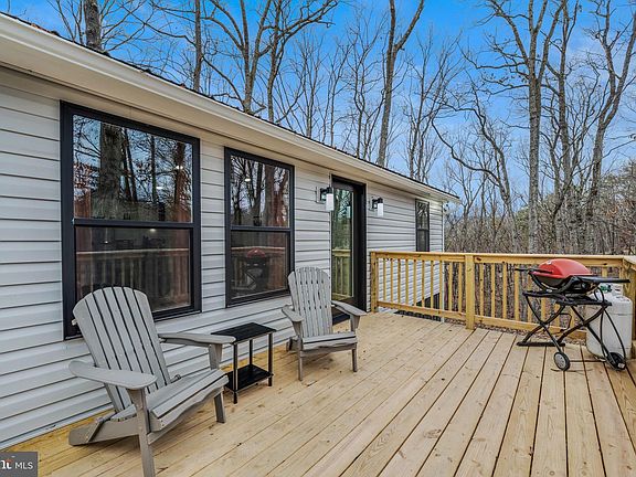 2nd image of 830 Wisteria Ln