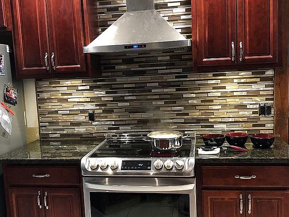 3rd image of 8707 Thornwood Ln