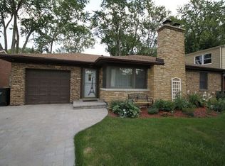 311 Desplaines Ave, Riverside, IL 60546