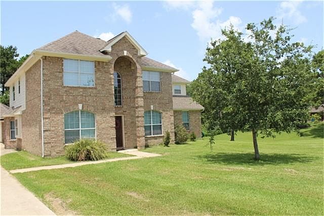 Front view of home