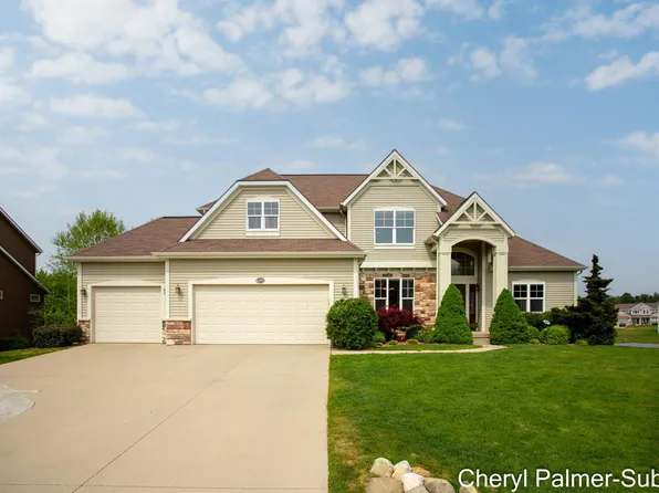 6293 Norfolk Dr, Norton Shores, MI 49444