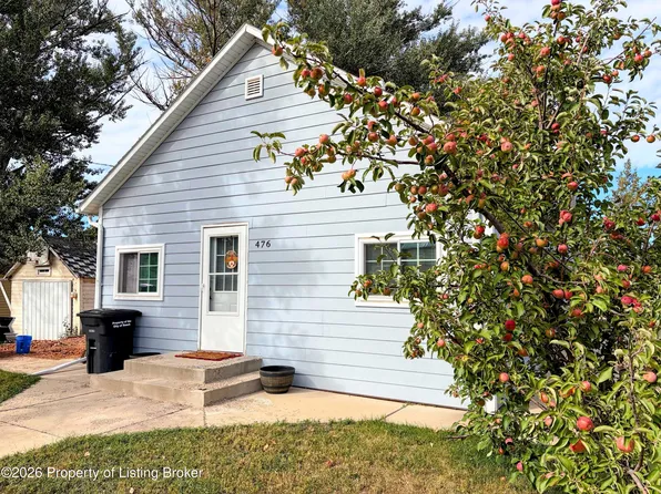 476 1st St SE, Beach, ND 58621