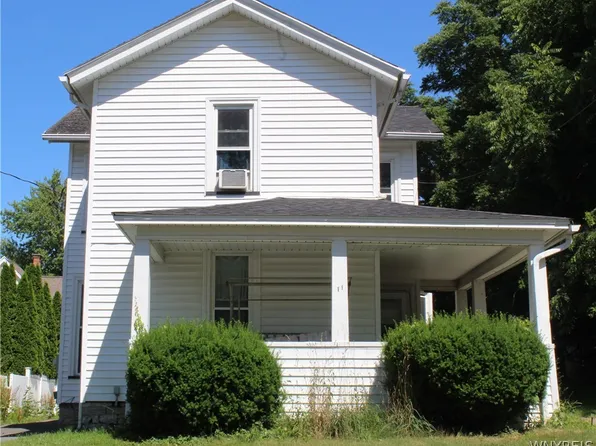 11 Marshall St, Akron, NY 14001