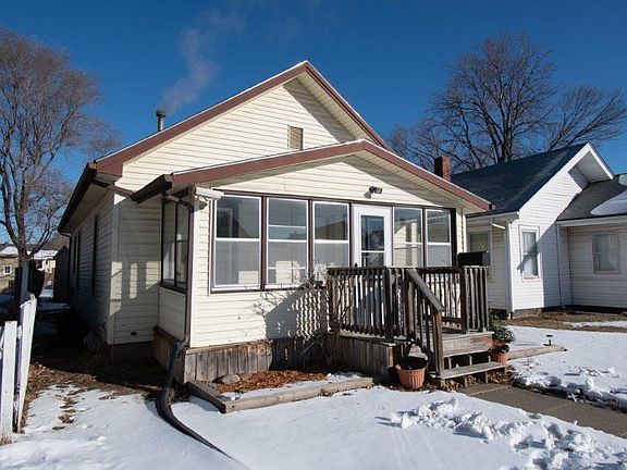 3rd image of 2122 Avenue St E