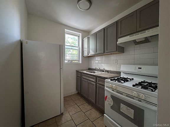 5th image of 2263 Ryer Avenue