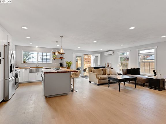 4th image of 1232 SE 8th St