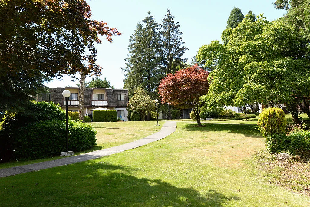 Langara Gardens — Photo 4