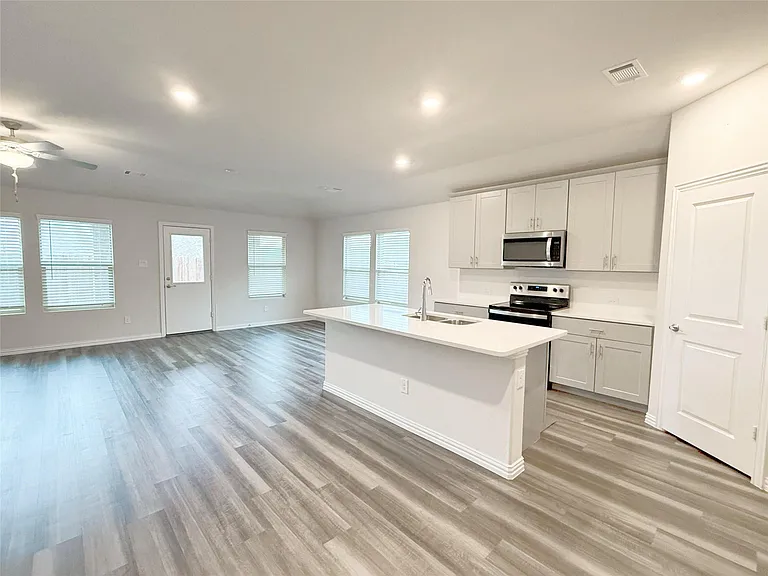 1909 Canyon Ln — Photo 7