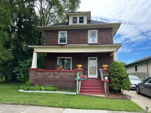 52 Fessenden St, Mount Clemens, MI 48043