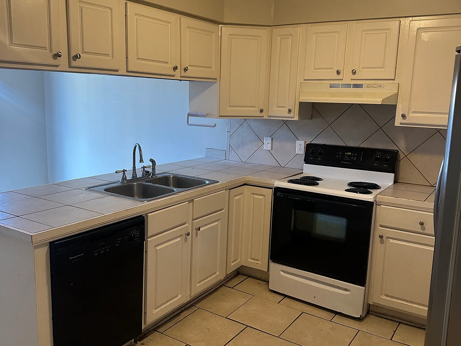 2 bed, 1.5 bath, 940 sqft, $1,350 — Photo 4