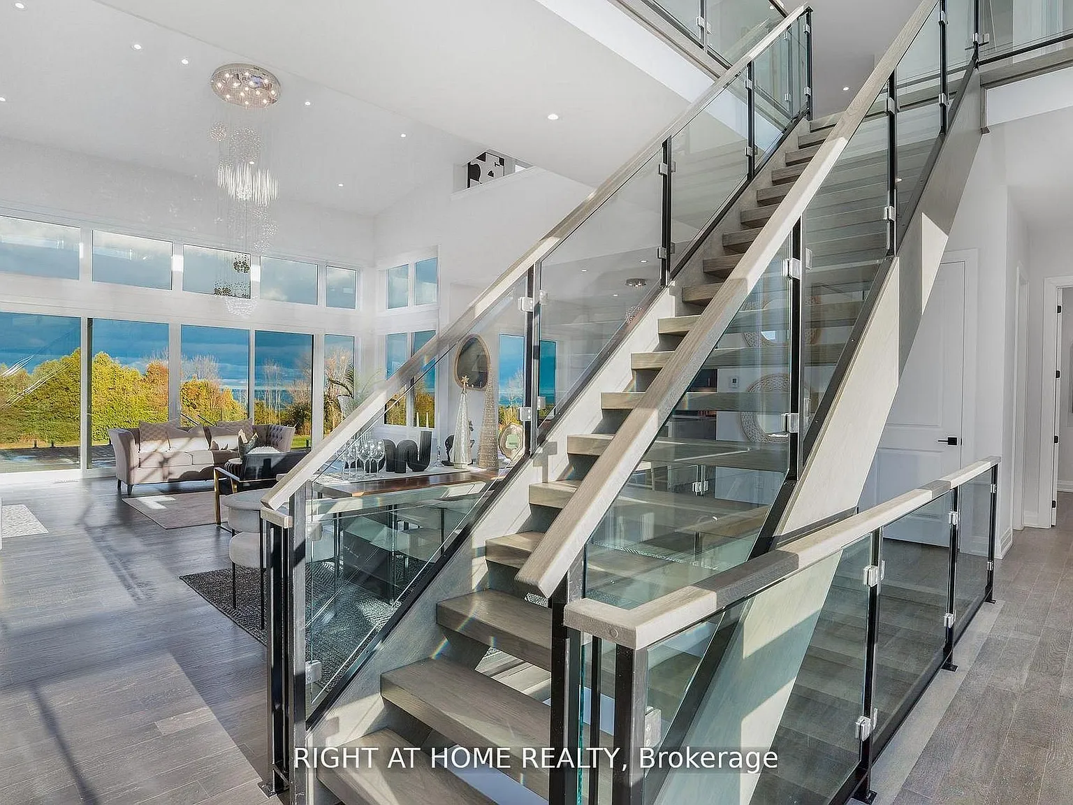 6 bed, $5,000 — Photo 3