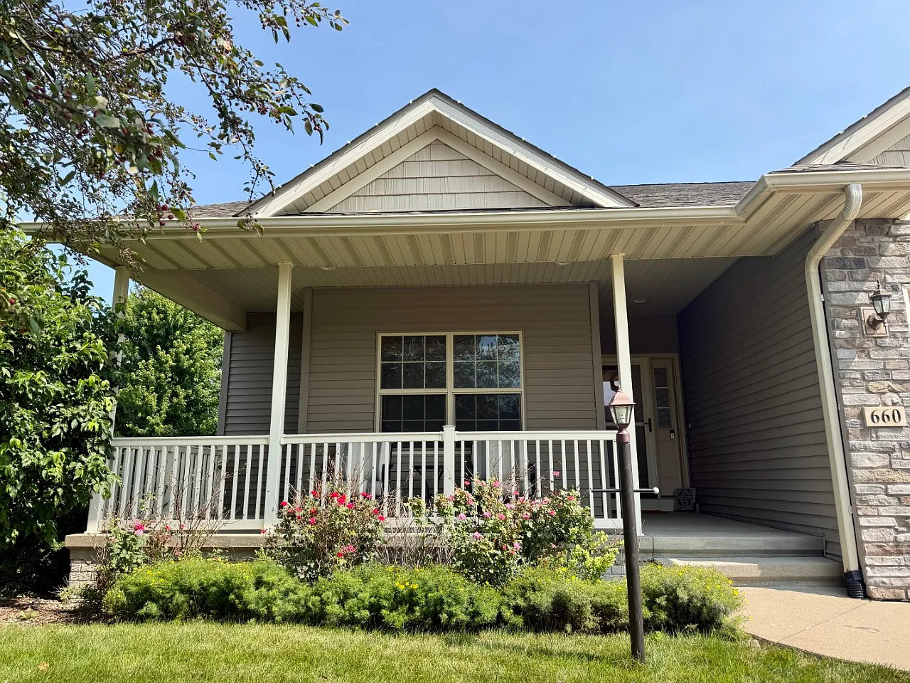 4 bed, 2556 sqft, $2,750 — Photo 3