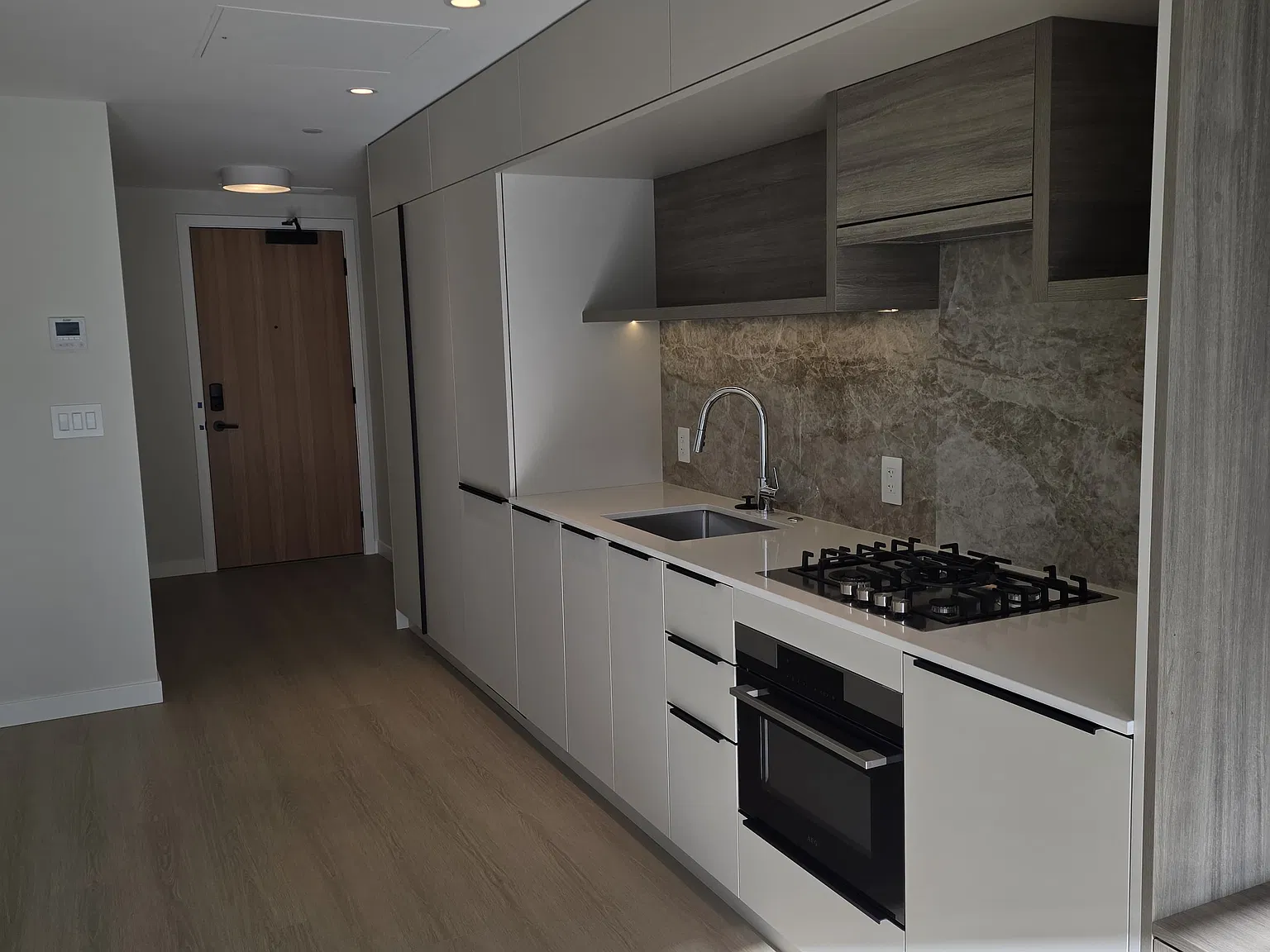 1 bed, 523 sqft, $1,950 — Photo 2