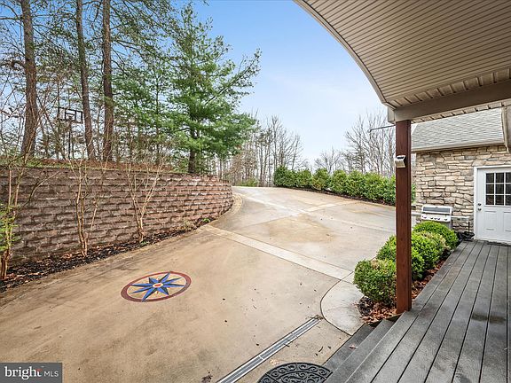 5th image of 517 Sleigh Dr