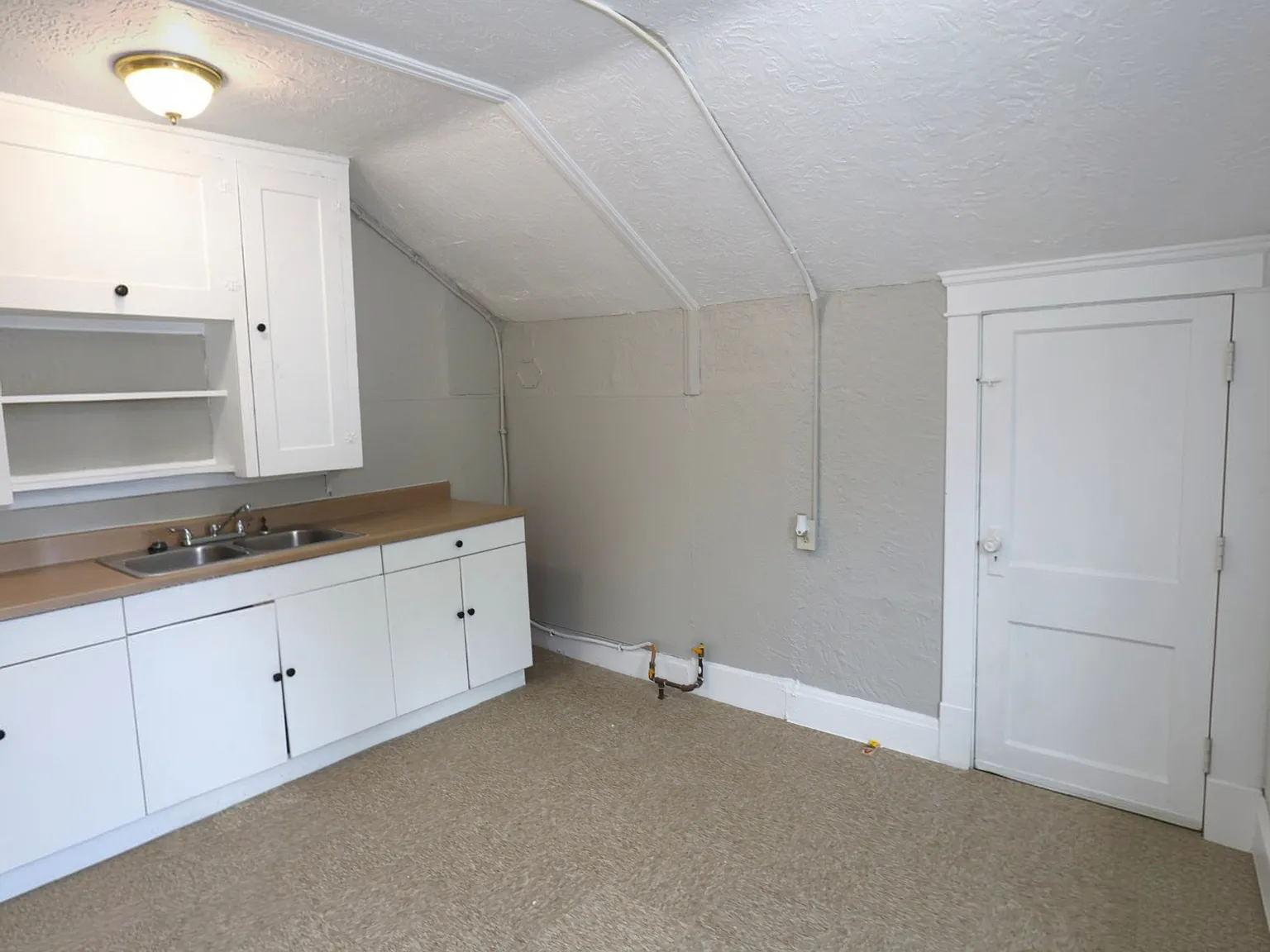 2 bed, 1098 sqft, $900 — Photo 2