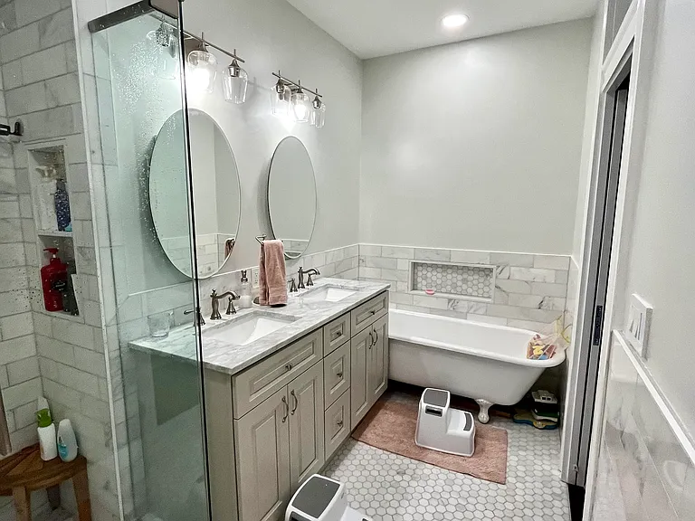 2nd Floor Bath