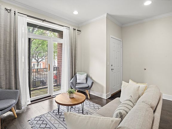 4th image of 1511 W Walton St #1