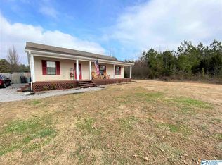 110 McGlathery Ln, Falkville, AL 35622