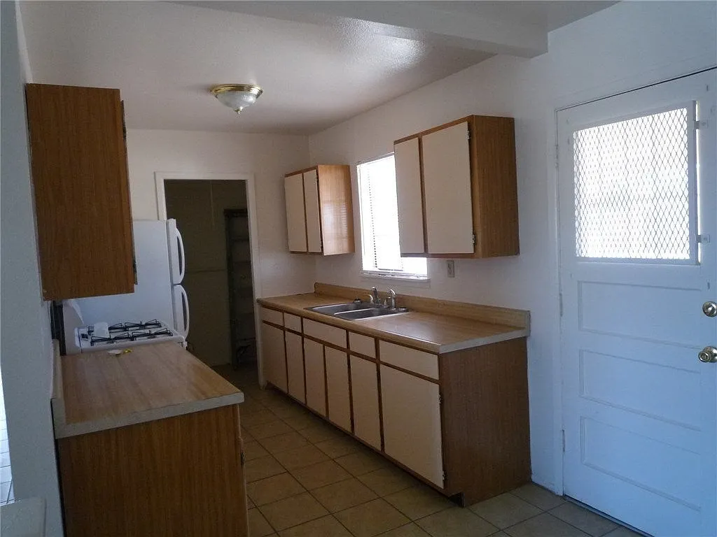 4 bed, 1272 sqft, $1,250 — Photo 4