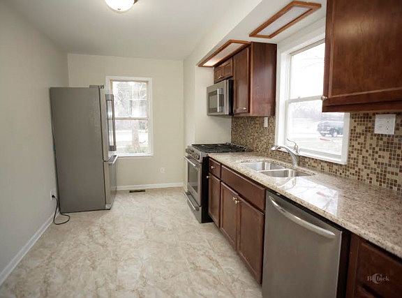4th image of 1837 Lotus Dr