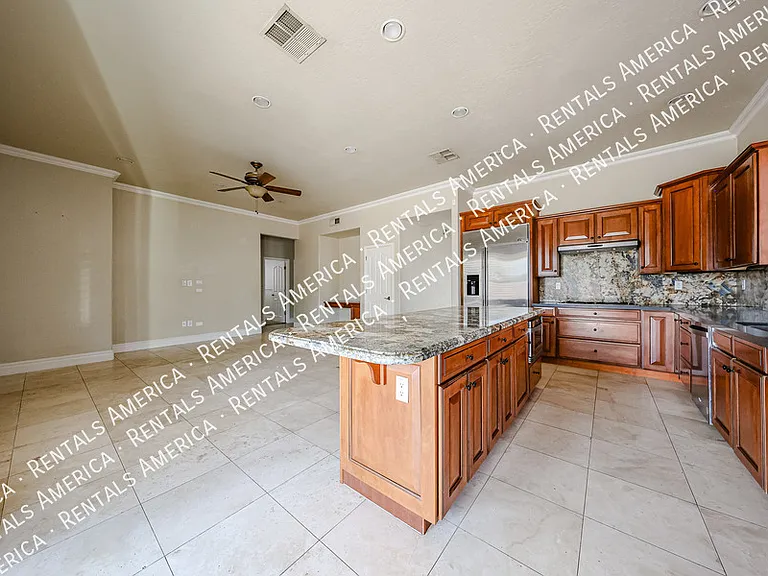 2211 W Olive Way — Photo 10